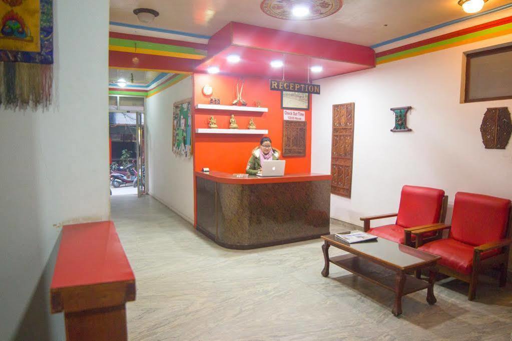 Oyo 166 Kathmandu Tourist Home Bagian luar foto