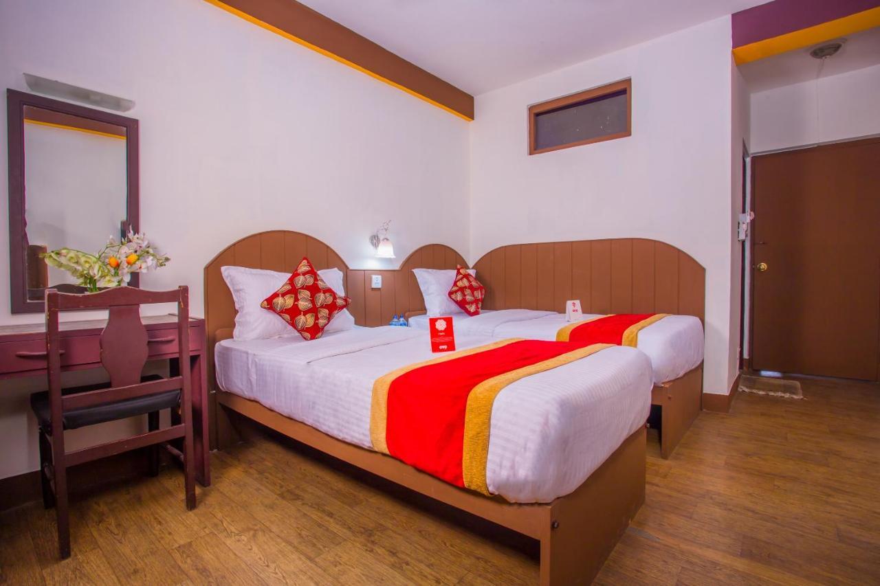 Oyo 166 Kathmandu Tourist Home Bagian luar foto